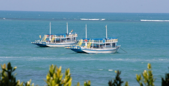Barcos da Marina Badauê, que oferece passeios para as Piscinas Naturais de Pirangi.